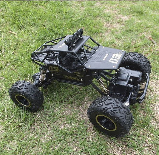 High-Speed 4WD RC Rock Crawler Monster Truck (1:18 Scale) - Black & Gold Edition |